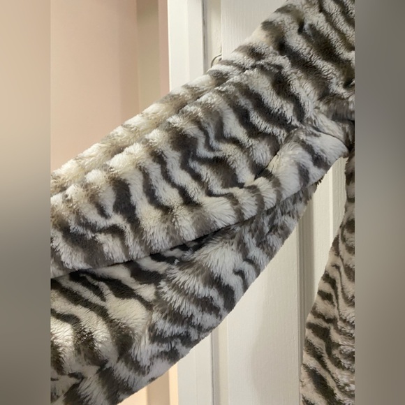 VICI Fuzzy Jacket - Size Small - Picture 5 of 11